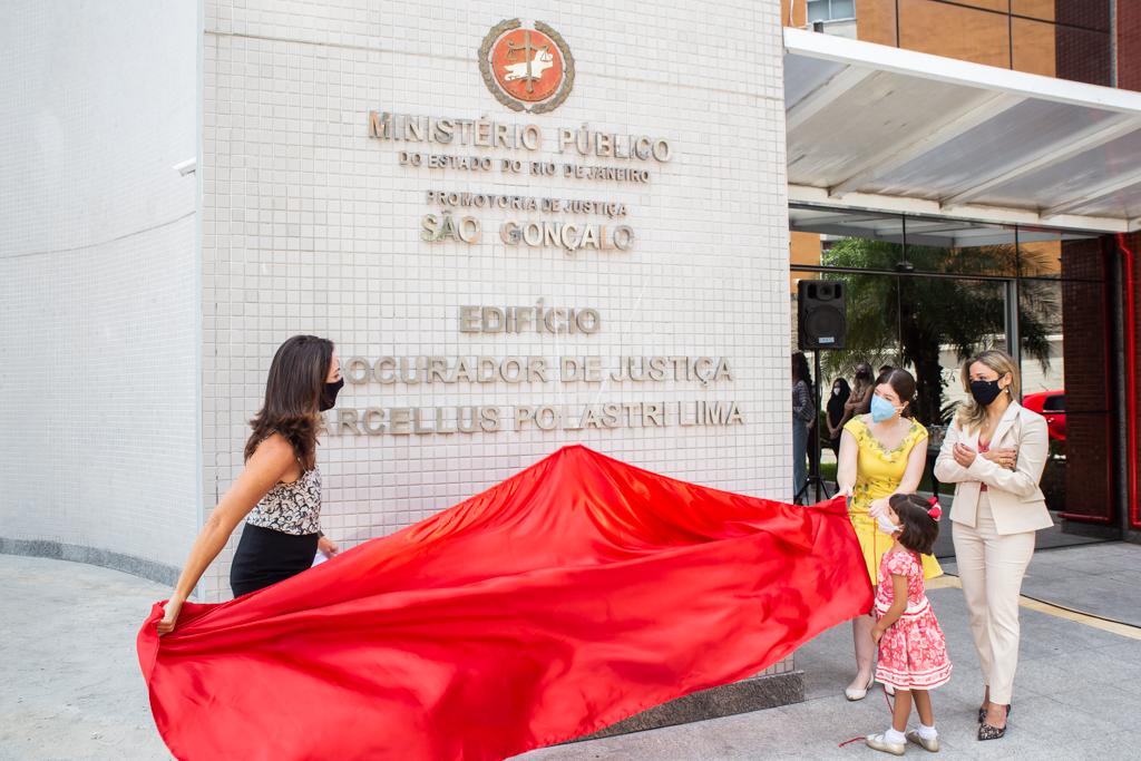 Portuguese club Niterói, R. Prof. Lara Vilela, 176 - Ingá, telefone +55 21  2717-4225